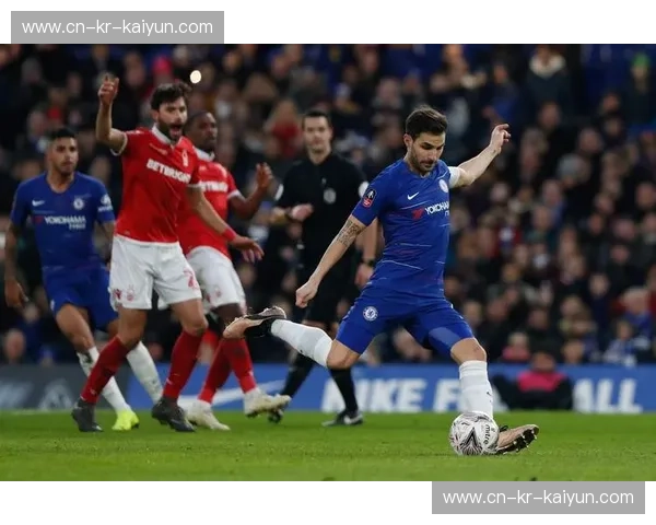 斯坦福桥的硝烟:切尔西与利物浦的宿命对决,蓝军能否捍卫主场荣光?